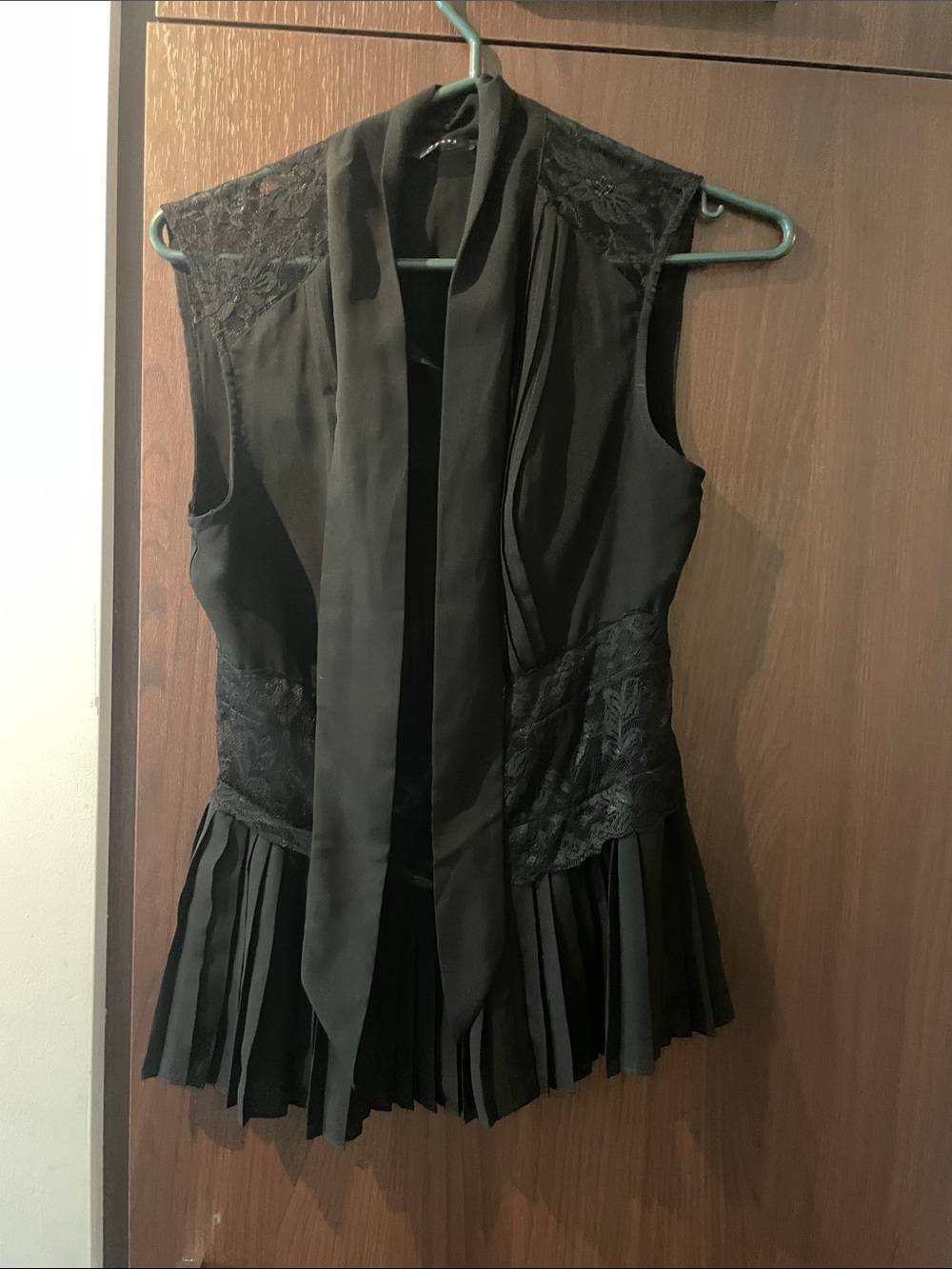 Guess Black Sleeveless Lace Pleat Panel Blouse
